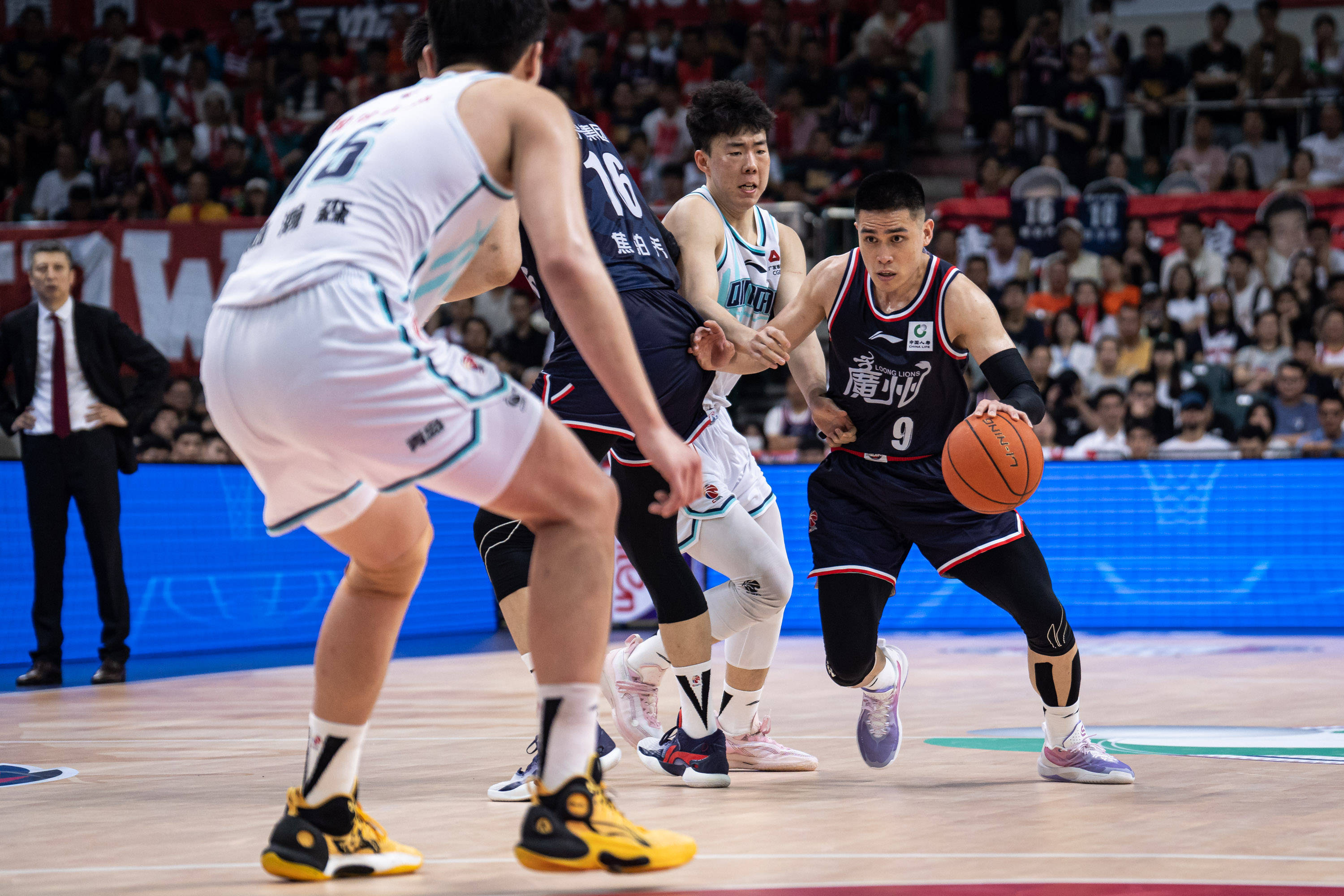 不少坚固的 不少坚固的